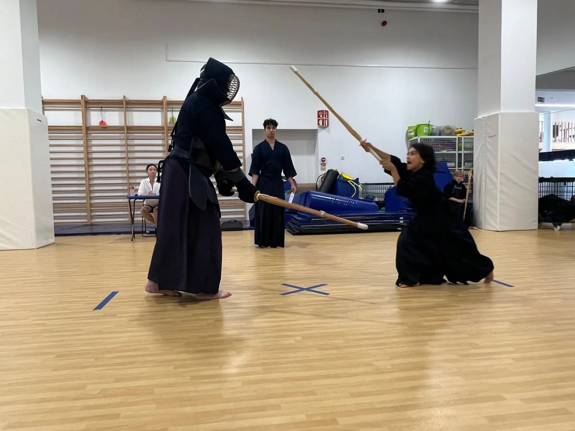 Two kendoka exchanging strikes