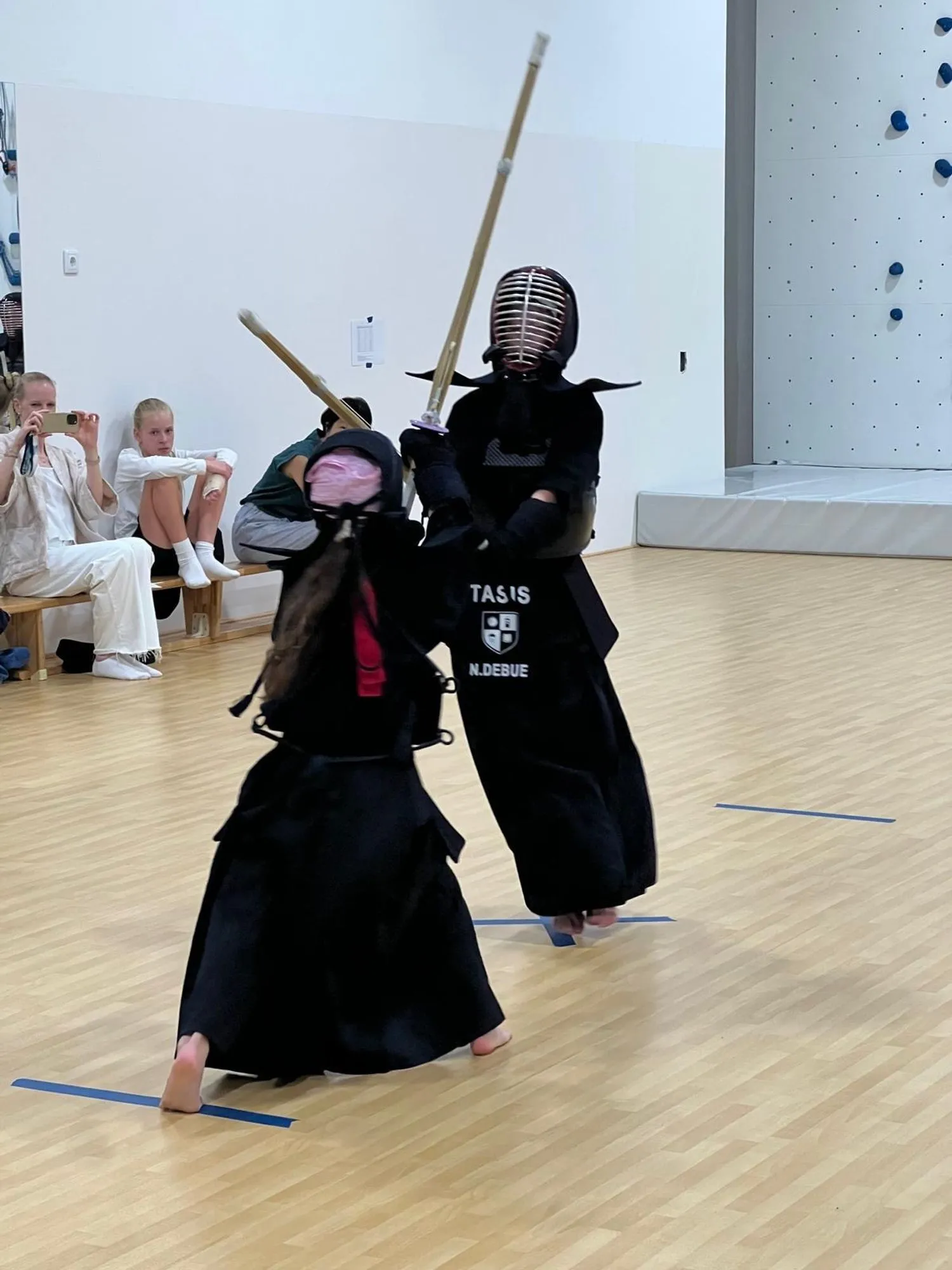Two kendoka pressed close in tsuba-zeriai